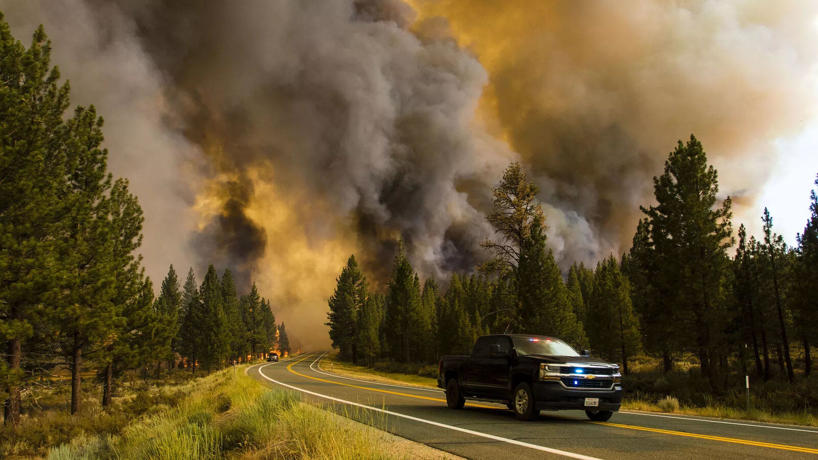 Sierra Nevada wildfire threatens small rural communities